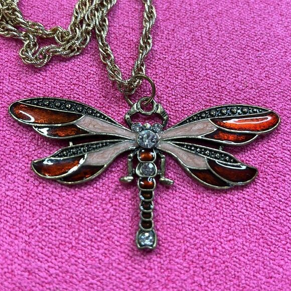 Gorgeous Dragonfly Pendant Necklace Gold Tone - Picture 4 of 7